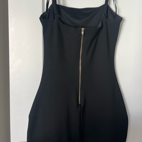 Lulu’s black dress - Picture 4 of 7